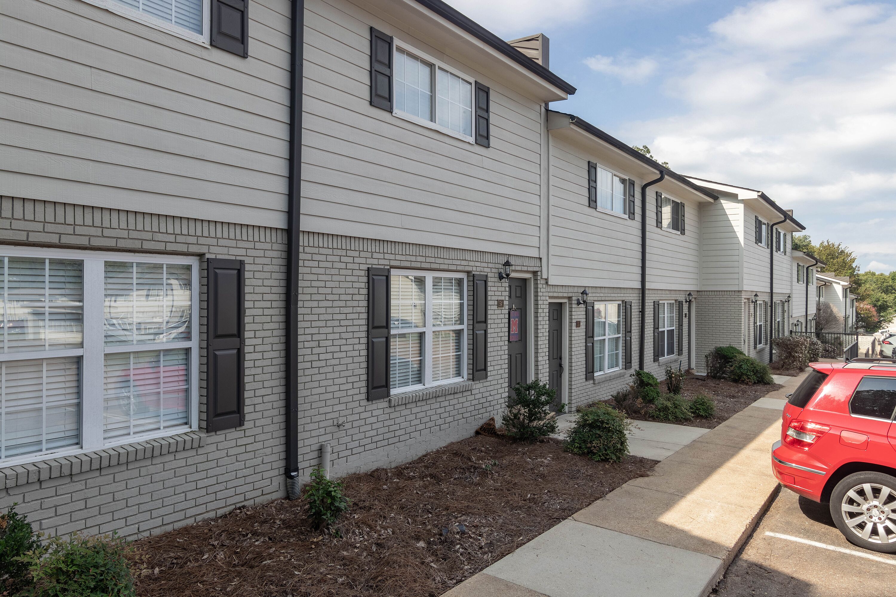 2 Bedroom 2 bath short walk to campus