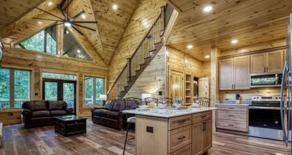 Bear Tracks Lodge 4 Bedroom Cabin by RedAwning