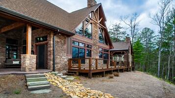 House, 4 Bedrooms | Exterior