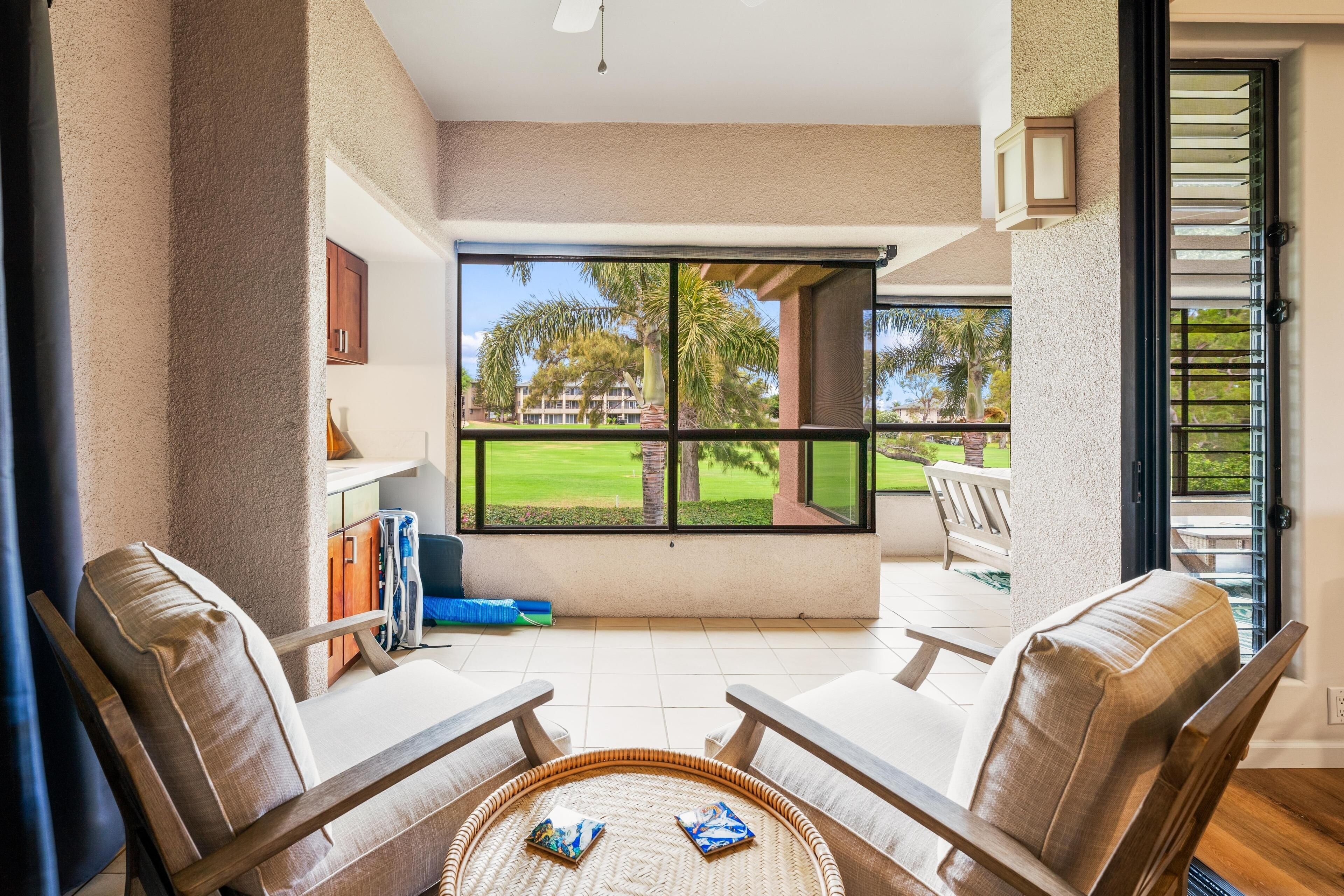 Condo, 2 habitaciones | Área de sala de estar | Smart TV 