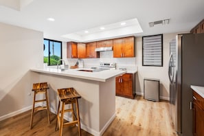 Appartement, 2 slaapkamers | Privékeuken | Een koelkast, een oven, een koffiezetapparaat/waterkoker