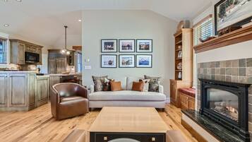 House, 4 Bedrooms | Living area