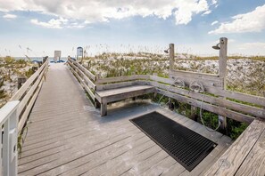 Property grounds - Sea Oats 611 Gulf front condo (Fort Walton Beach)