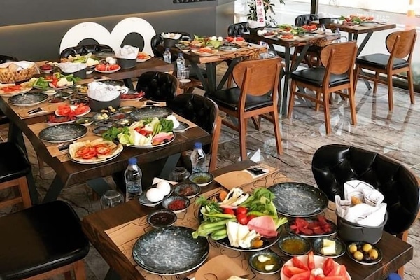 Sudah termasuk sarapan lengkap setiap hari