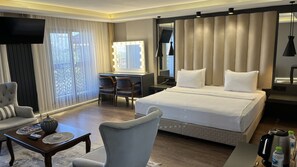 Exclusive-huone | Allergiatestatut vuodevaatteet, memory foam -patjalliset sängyt