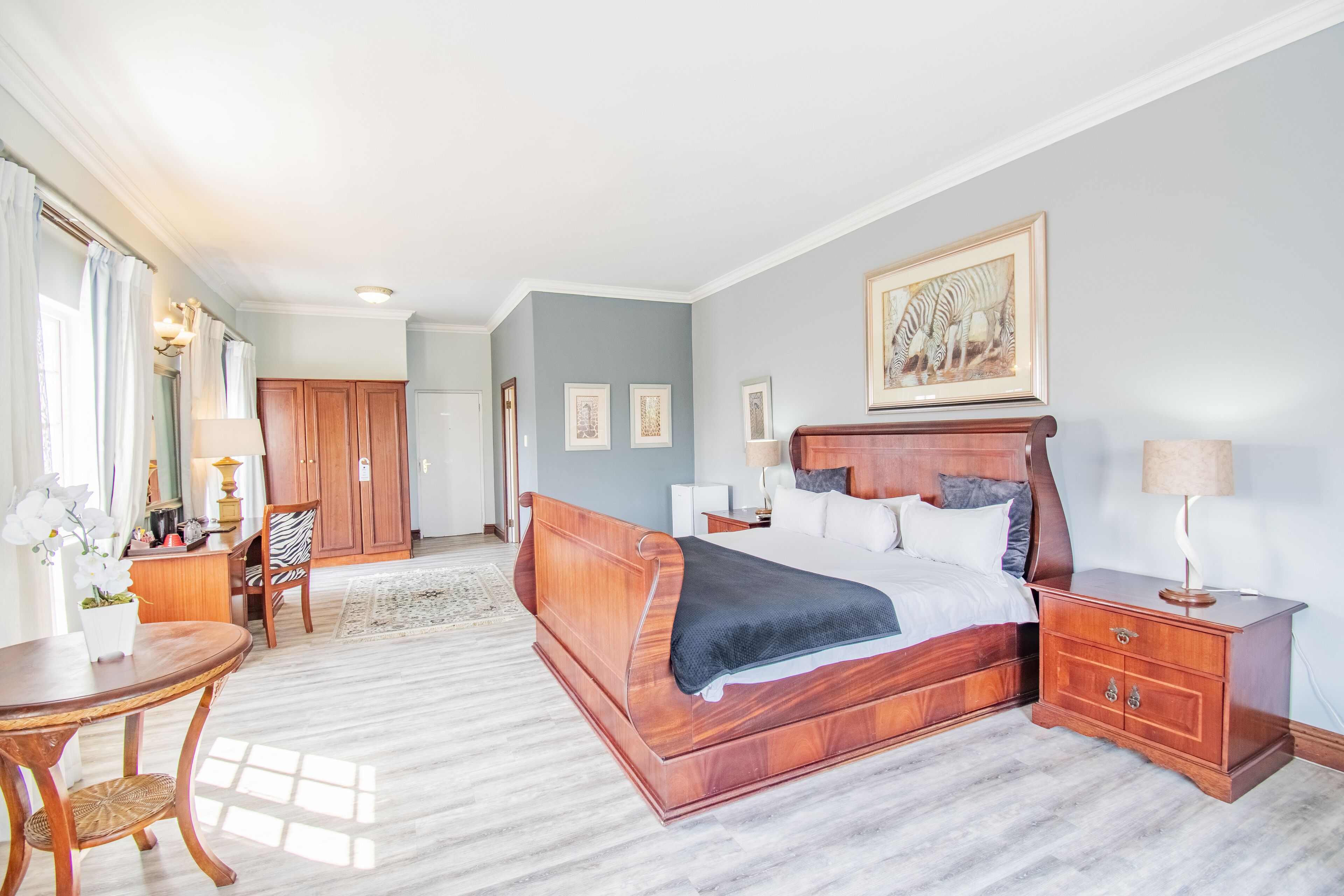 ห้องพรีเมียมดับเบิลหรือทวิน | ห้องพักตกแต่งอย่างมีเอกลักษณ์, โต๊ะทำงาน, ผ้าม่านกันแสง