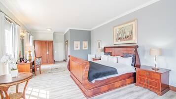 Premium Double or Twin Room | Individually decorated, desk, blackout curtains, iron/ironing board