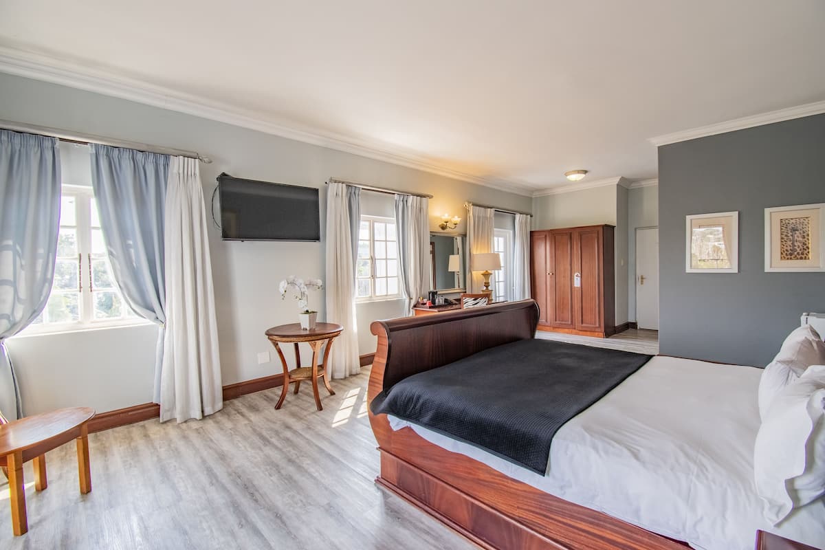Premium-Doppel- oder -Zweibettzimmer | Individuell dekoriert, Schreibtisch, Verdunkelungsvorhänge