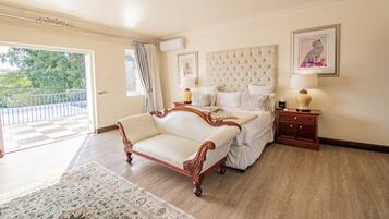 蜜月双人房或双床房 | 特色装修、办公桌、遮光窗帘、熨斗/熨衣板