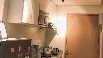 Fridge, microwave, electric kettle, cookware/dishes/utensils