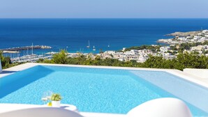 A pool with a view of the sea and marina. - Villa Calypso 8, Emma Villas (Castrignano del capo)