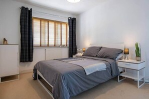 2 quartos, ferros/tábuas de passar roupa, Wi-Fi, roupa de cama