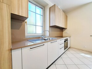 Basic Apartment | Private kitchen | Full-size fridge, oven, stovetop, dishwasher - Casa Alpina - Aosta (Aosta)