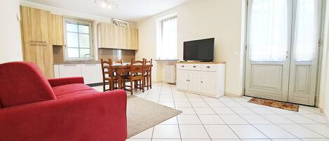 Basic Apartment | Living area