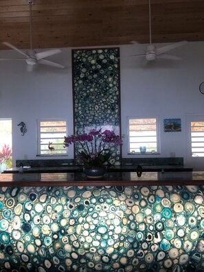 المنشأة من الداخل