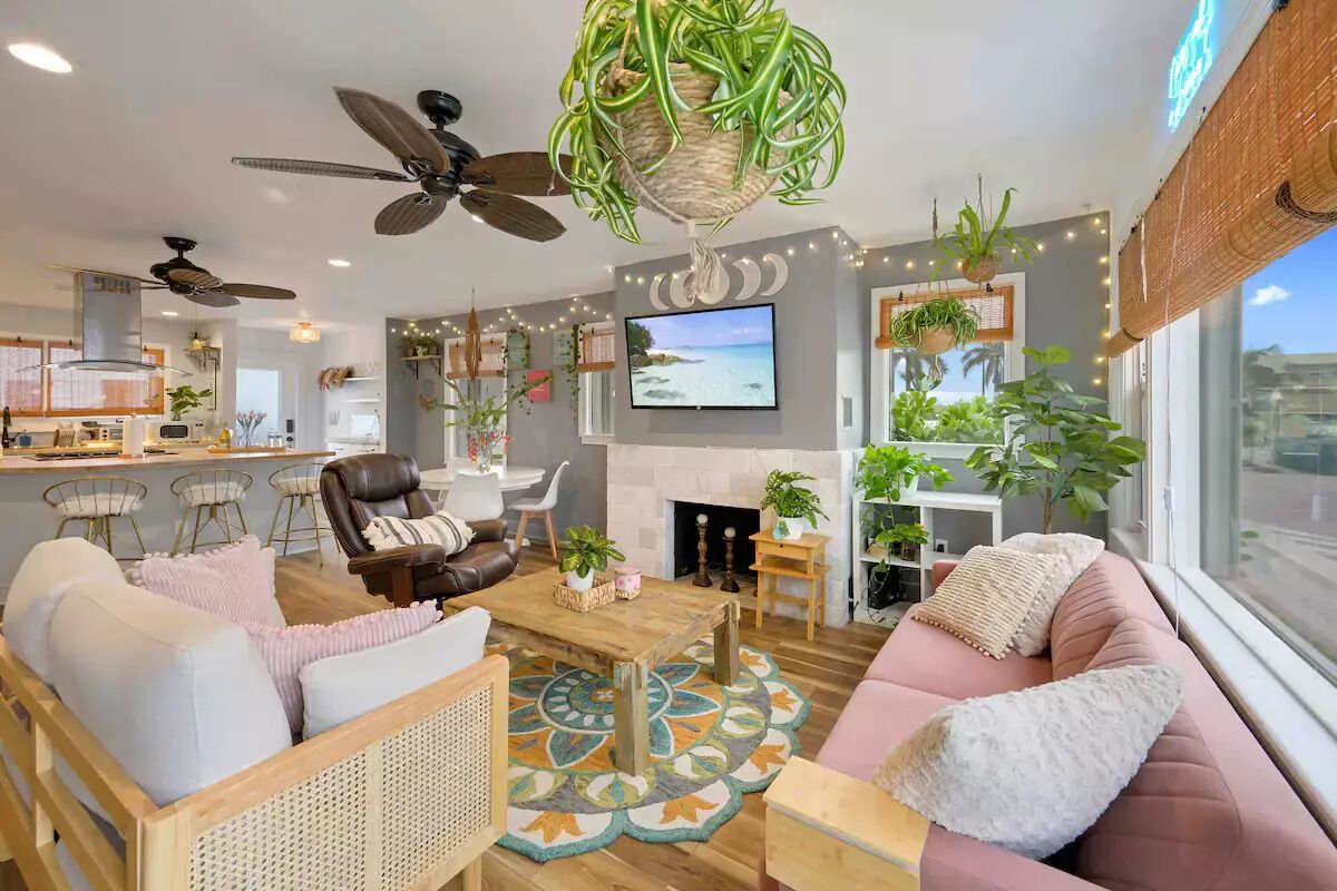 Little “house” right on the beach<br>