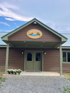 Exterior - Moose Cabin - Lakeside Cabin! Come check us out any season (New Limerick)