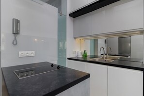 Private kitchen - ShortStayPoland Kaliska B132 (Warsaw)
