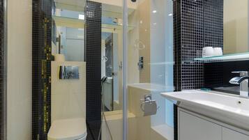 Comfort Apartment | Bathroom