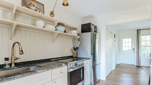 Kaffetrakter/tekoker, kjøleskap, mikrobølgeovn og ovn