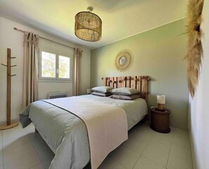 1 chambre, fer et planche à repasser, Wi-Fi gratuit, draps fournis