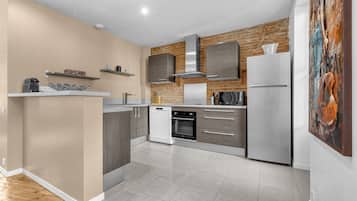 Réfrigérateur, micro-ondes, four, lave-vaisselle