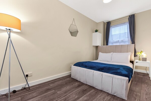 2 habitaciones, tabla de planchar con plancha, wifi y ropa de cama