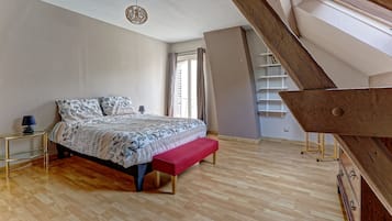 3 bedrooms, iron/ironing board, free WiFi, bed sheets