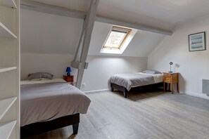 3 chambres, fer et planche à repasser, Wi-Fi gratuit, draps fournis