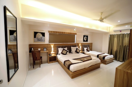 Executive Triple Room | Premium bedding, memory foam beds, in-room safe, individually furnished