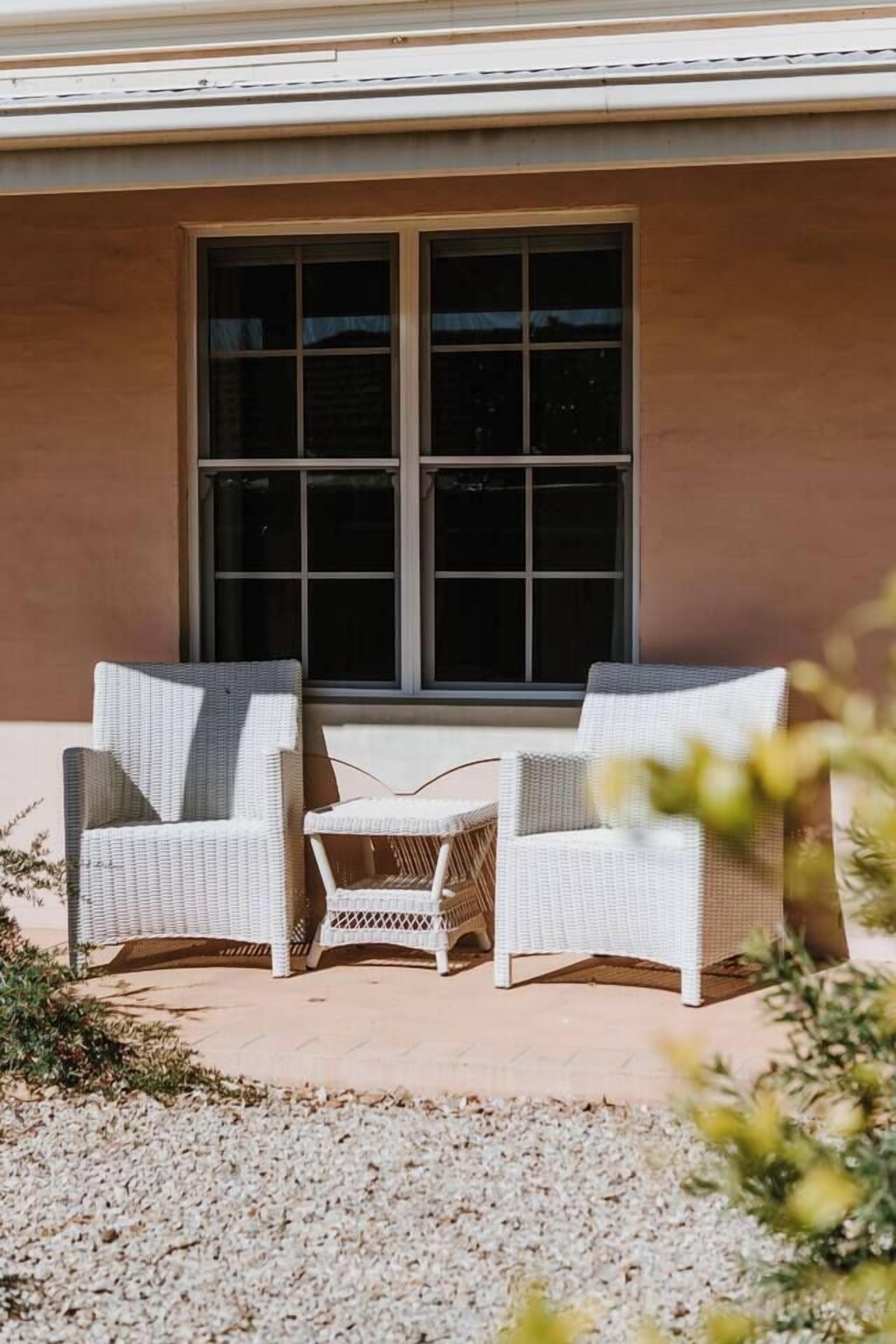 Discover the quaint Mudgee lifestyle, with a front patio inviting you to take things slow as the sun rises.
