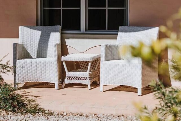 Discover the quaint Mudgee lifestyle, with a front patio inviting you to take things slow as the sun rises.