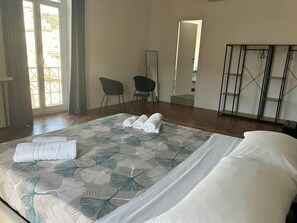 Habitació doble Deluxe | Habitacions insonoritzades, wifi gratuïta i roba de llit 