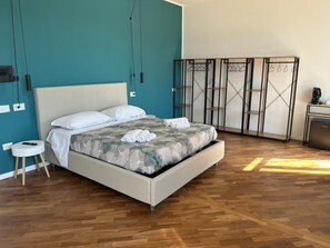Deluxe Room | Soundproofing, free WiFi, bed sheets - ATTICO33 (Naples)