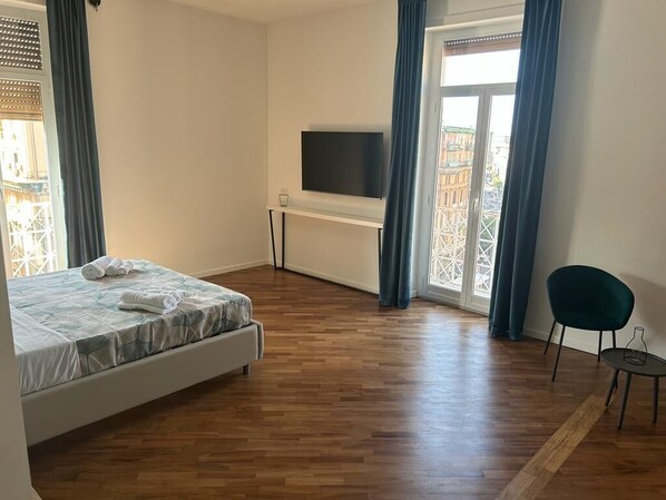 Habitació doble Deluxe | 1 dormitori, habitacions insonoritzades, wifi gratuïta i roba de llit