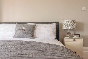 2 bedrooms, iron/ironing board, travel cot, free WiFi