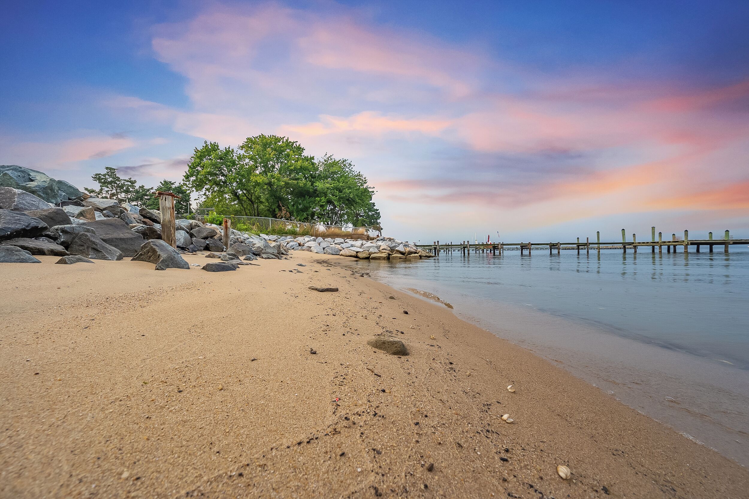 Rannalla, rantapyyhkeitä