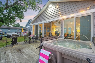 25-50% Off~Private Beach~Hot Tub~Fire Table~