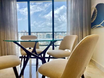 Luxury in Naco 2BR: Pools, gym, views, bars and more