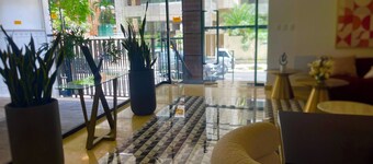 Luxury in Naco 2BR: Pools, gym, views, bars and more