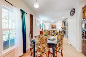 Dining - New Orleans-themed getaway with a full kitchen, washer/dryer, & AC (Eureka Springs)