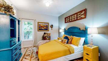 2 bedrooms, iron/ironing board, Internet, bed sheets