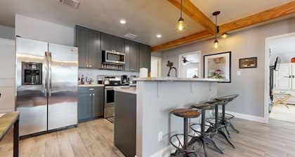 Dog-friendly country cottage with scenic hill views, wrap-around porch, and W/D