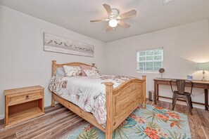 2 bedrooms, iron/ironing board, WiFi - Freshly Remodeled Modern Country Home (Burton)