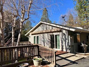 Terrace/patio - NEW - Spacious Midpines Home near Yosemite<br> (Midpines)