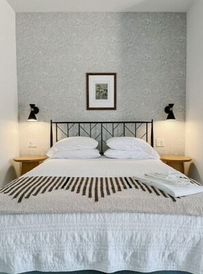 1 bedroom, iron/ironing board, free WiFi, bed sheets - Chic studio near ACU (Abilene)