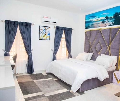 2bedroom with POOL, GYM, Wi-Fi, 24hrs power