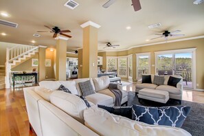 تلفزيون، مشغل دي في دي، كُتُب، طابعة