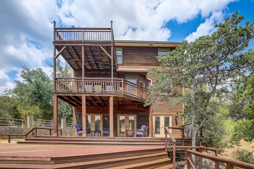 Countryside 3-story home with game room, WFH office & guest house with kitchen