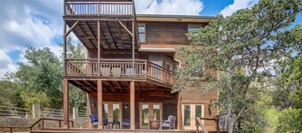 Countryside 3-story home with game room, WFH office & guest house with kitchen